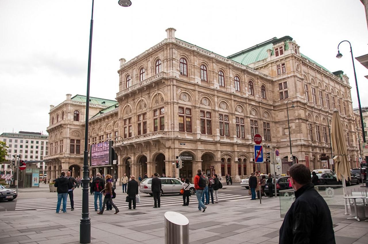 Opera Am Operneck Self Check In * Wien